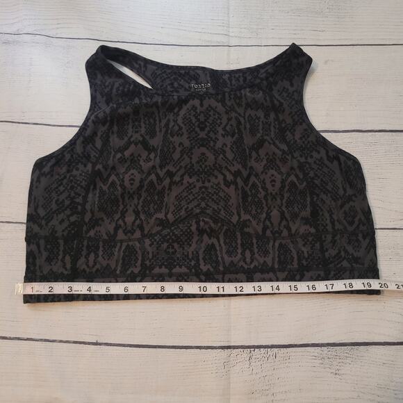 Torrid Size 4 Activewear Low-Impact Wireless Sports Bra Animal Print Gym Wear - Picture 3 of 7